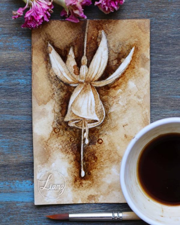 Pequeña flor fucsia, pintando flores con café,… – Kaffeemalerei von Lianzhi Artist